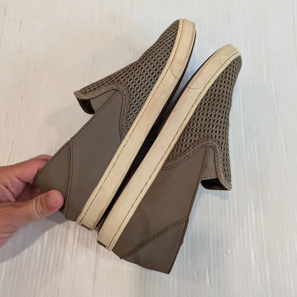 OLUKAI Pehuea tan green slip-on sneakers loafers size 8